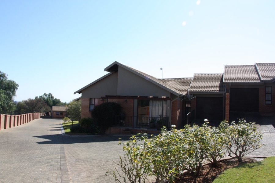 2 Bedroom Property for Sale in Langenhovenpark Free State
